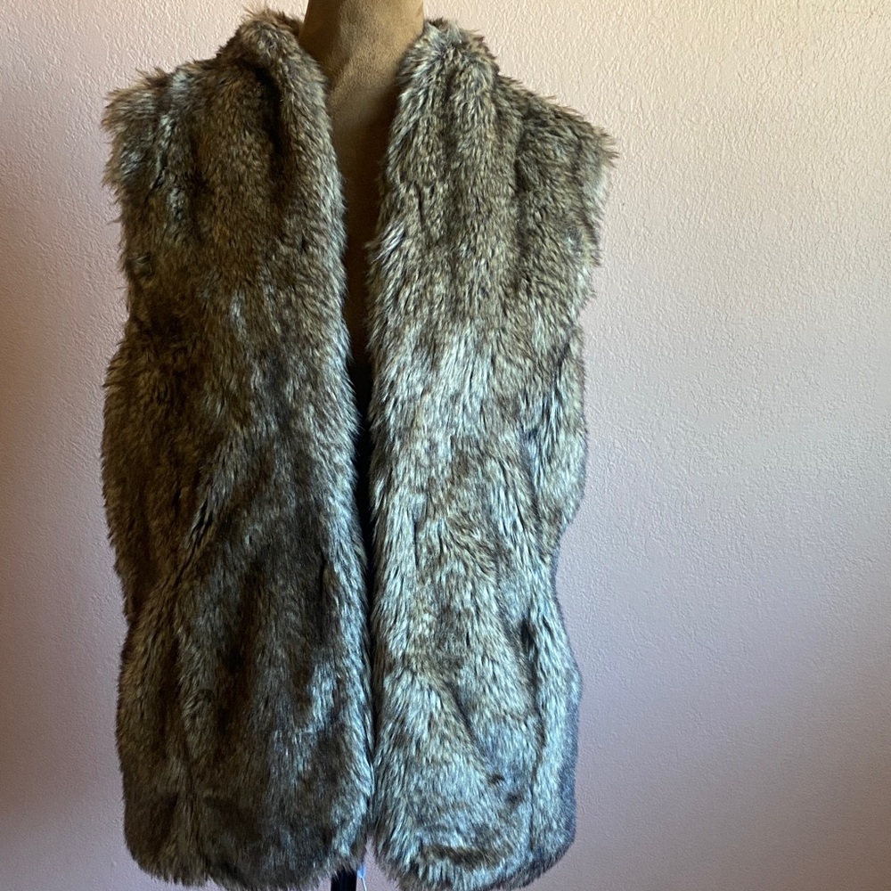 Sebby Women's Plush Faux Fur Vest